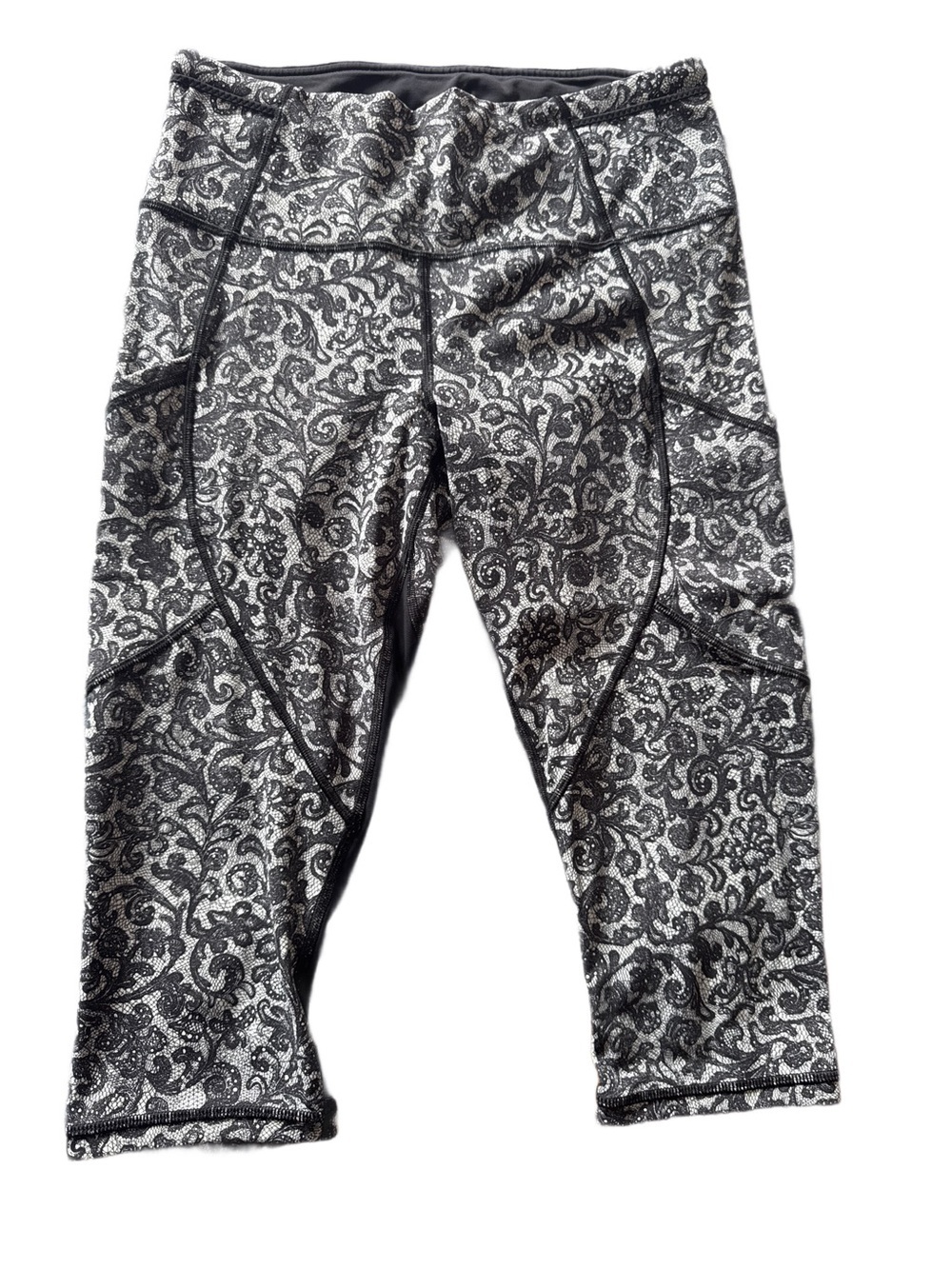 Lululemon Cropped Leggings Black and White Size 8 17” inseam